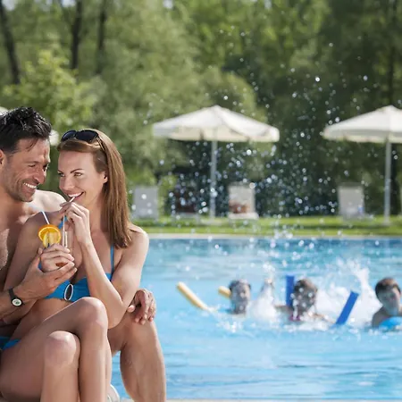 فندق Vitalhotel Der Parktherme - Inkl Thermeneintritt & Sauna باد رادكرسبرغ