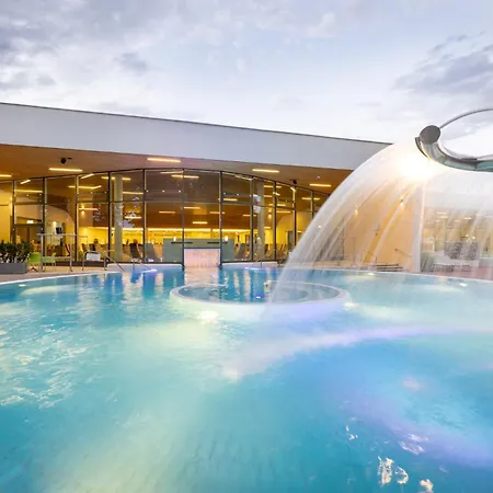 Vitalhotel Der Parktherme - Inkl Thermeneintritt & Sauna バート・ラトカースブルク